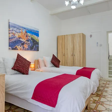 Vakantiehuis Authentic Townhouse With Backyard In By 360 Estates Sliema