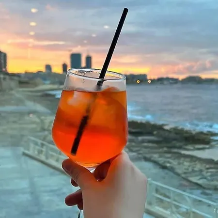 Holiday home Authentic Townhouse With Backyard In By 360 Estates