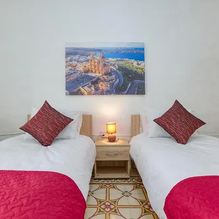 Authentic Townhouse With Backyard In By 360 Estates Vakantiehuis