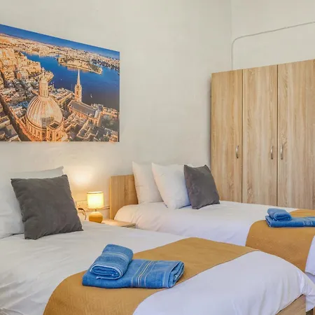 Сasa de vacaciones Authentic Townhouse With Backyard In By 360 Estates Sliema