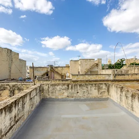 別荘 Authentic Townhouse With Backyard In By 360 Estates *