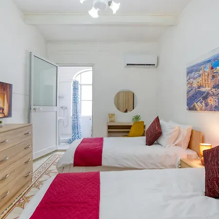 Authentic Townhouse With Backyard In By 360 Estates Holiday home