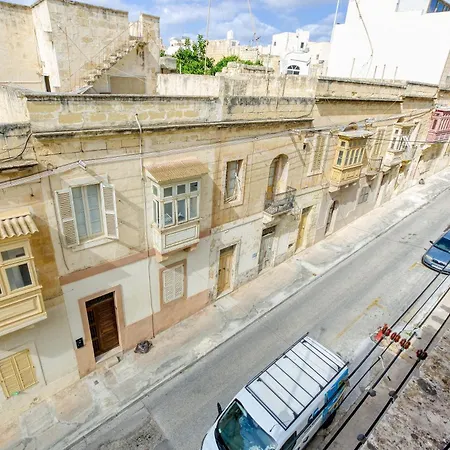 Authentic Townhouse With Backyard In By 360 Estates *