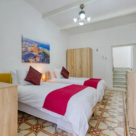 Authentic Townhouse With Backyard In By 360 Estates *