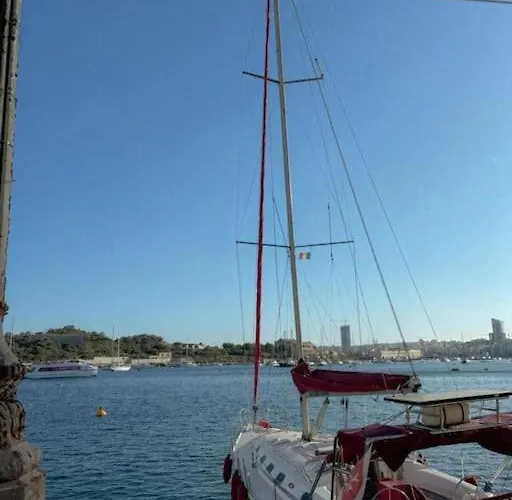 Hébergement de vacances Authentic Townhouse With Backyard In By 360 Estates Sliema