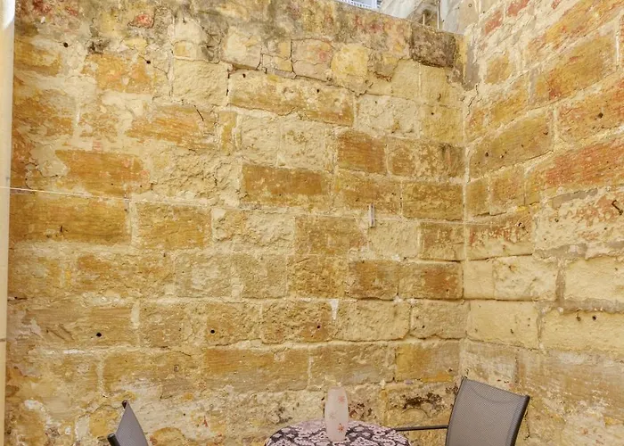 Hébergement de vacances Authentic Townhouse With Backyard In By 360 Estates Sliema