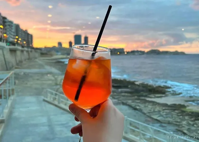 Holiday home Authentic Townhouse With Backyard In By 360 Estates