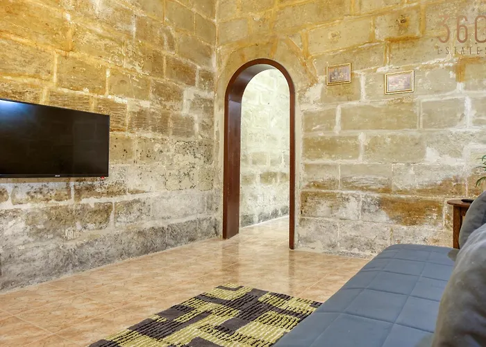 Authentic Townhouse With Backyard In By 360 Estates