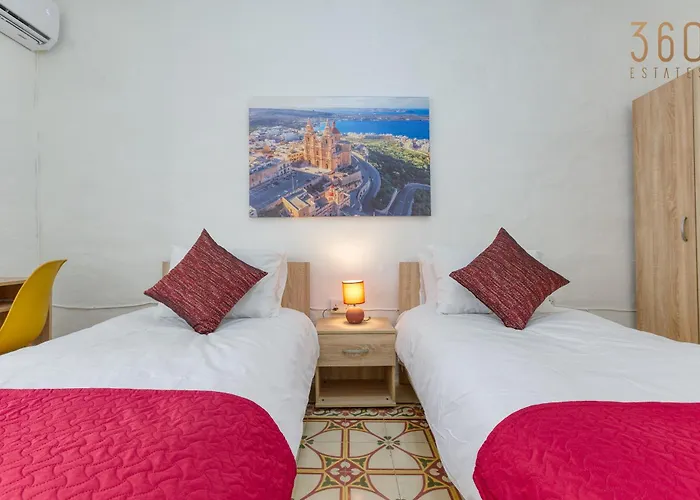 Authentic Townhouse With Backyard In By 360 Estates Holiday home