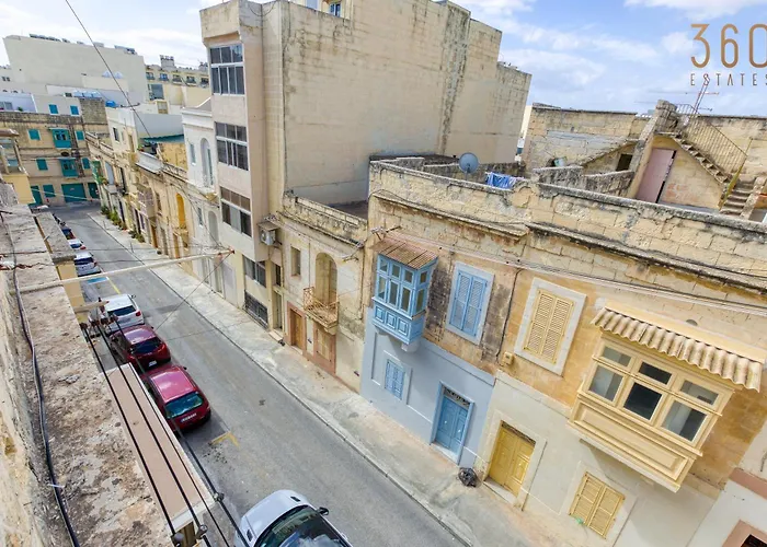 Authentic Townhouse With Backyard In By 360 Estates Hébergement de vacances *