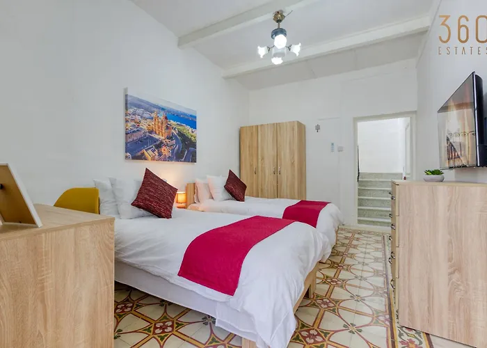 Authentic Townhouse With Backyard In By 360 Estates *